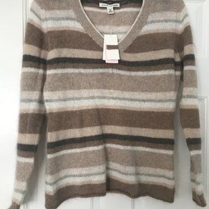 M size V neck sweater Rabbit hair sweater.